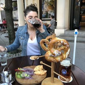 Meet your Posher, Teuta